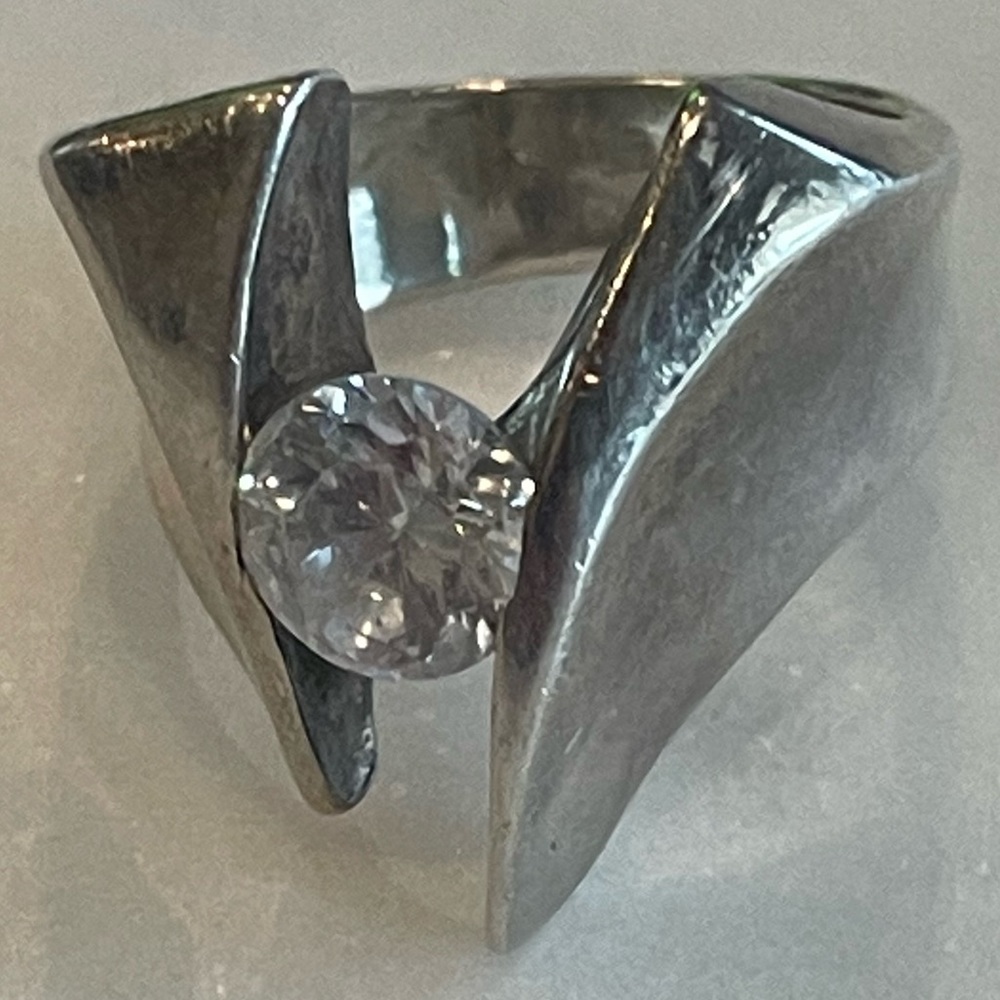 Silver and CZ ring - Picture 2 of 4